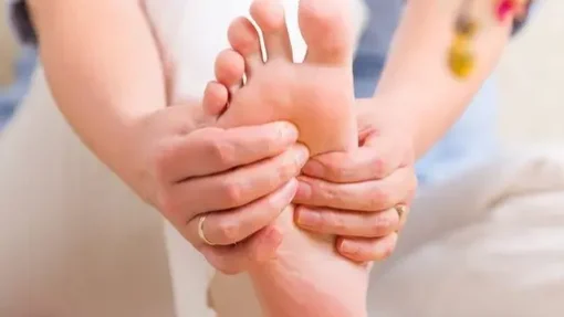 YHCT Xoa bóp bàn chân làm sạch, làm khỏe nội tạng