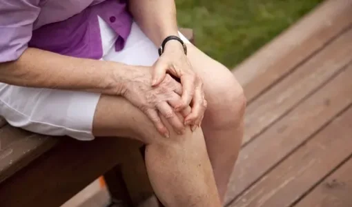 YHCT Xoa bóp giảm đau khớp gối do thoái hóa khớp, khô khớp